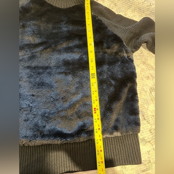 New Banana Republic Designer Black Label Faux Fur Black Sweater Unique Size S/M - Picture 11 of 11